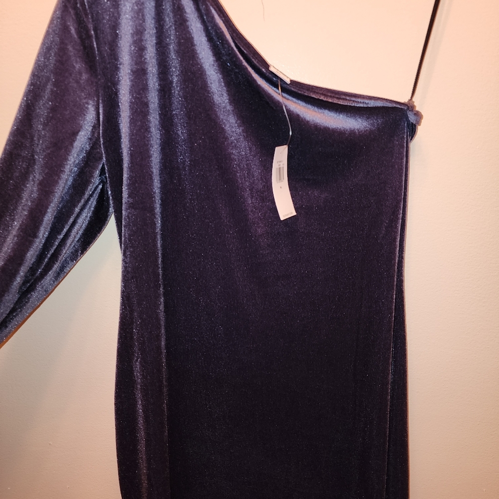 Old Navy one sleeve dress. Size M - Picture 3 of 5